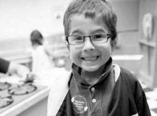 Menino de 7 anos morre após pais rezarem ao invés de levá-lo ao hospital